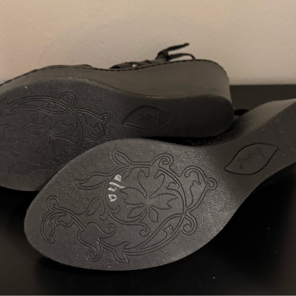 Black wedge sandals by B.O.C. New w/o tag - Picture 5 of 5